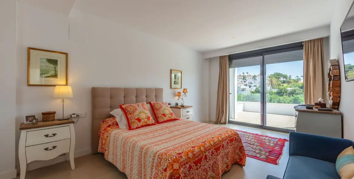 Sale of detached villa in La Duquesa 43