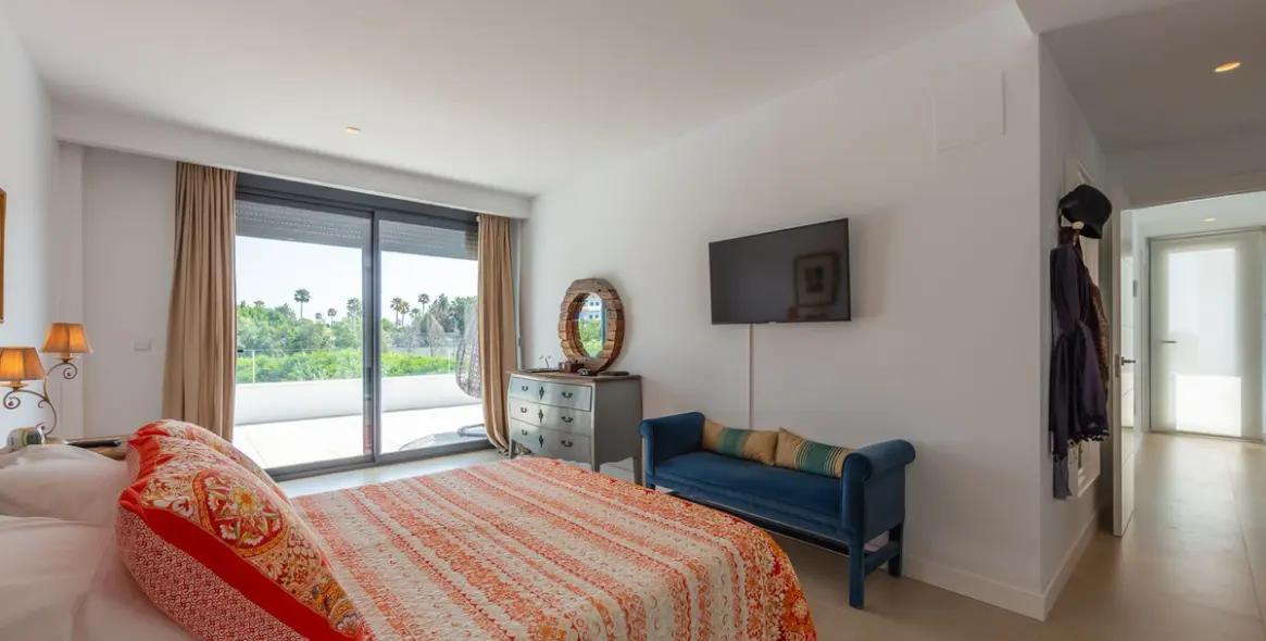 Sale of detached villa in La Duquesa 44