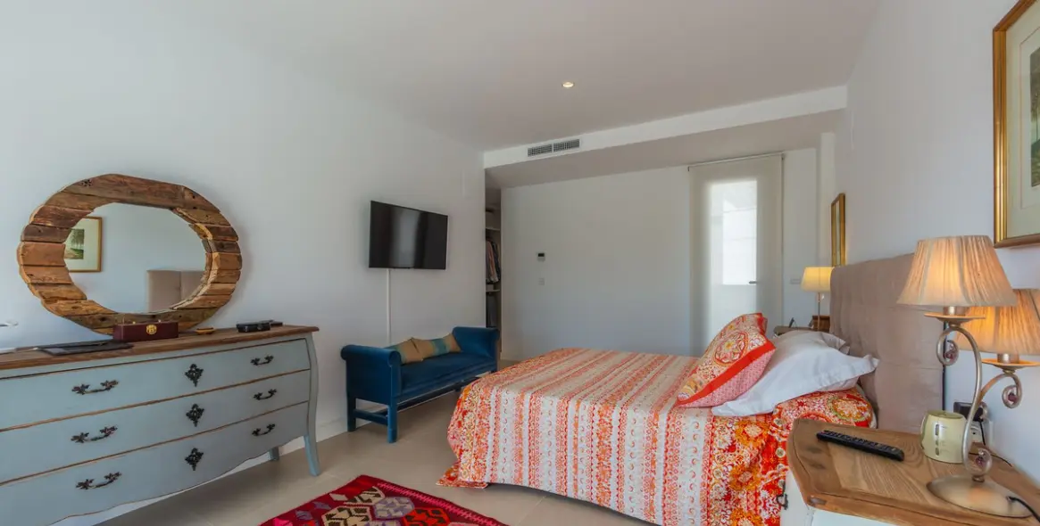 Sale of detached villa in La Duquesa 45