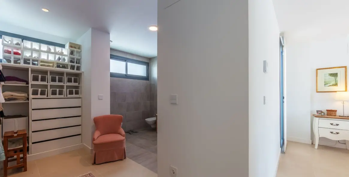 Sale of detached villa in La Duquesa 46