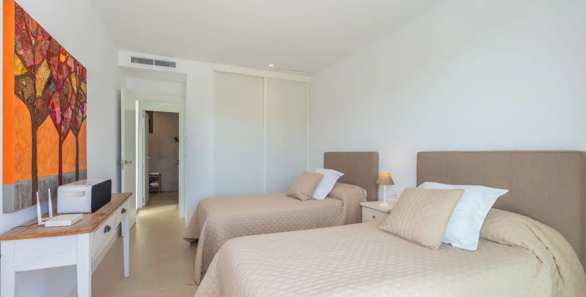 Sale of detached villa in La Duquesa 52