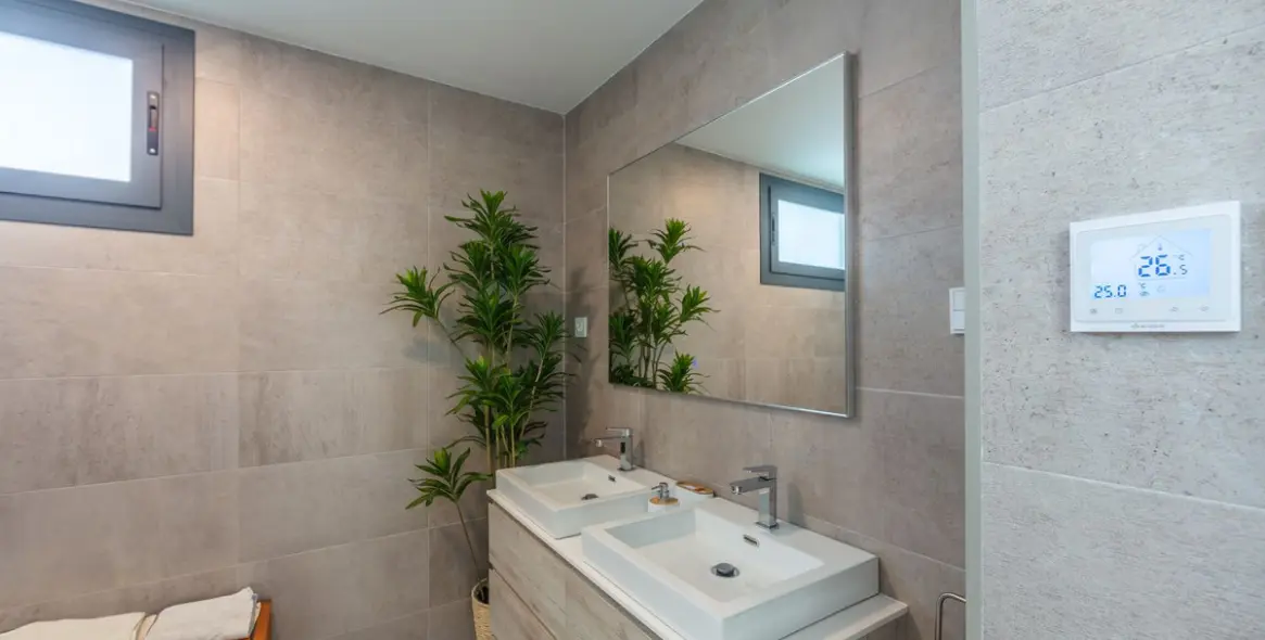 Sale of detached villa in La Duquesa 56