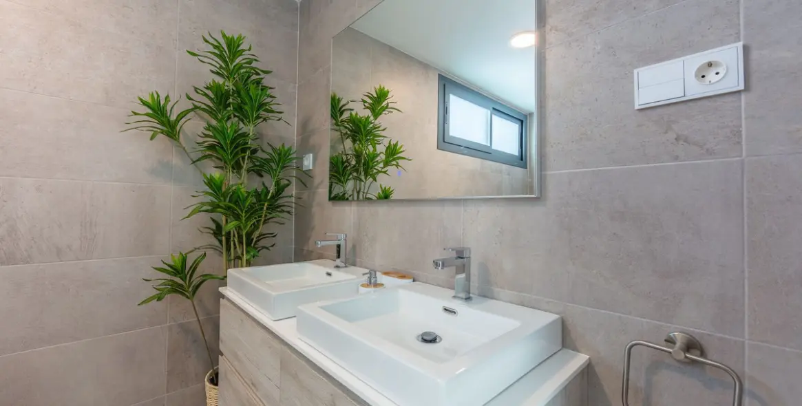 Sale of detached villa in La Duquesa 57