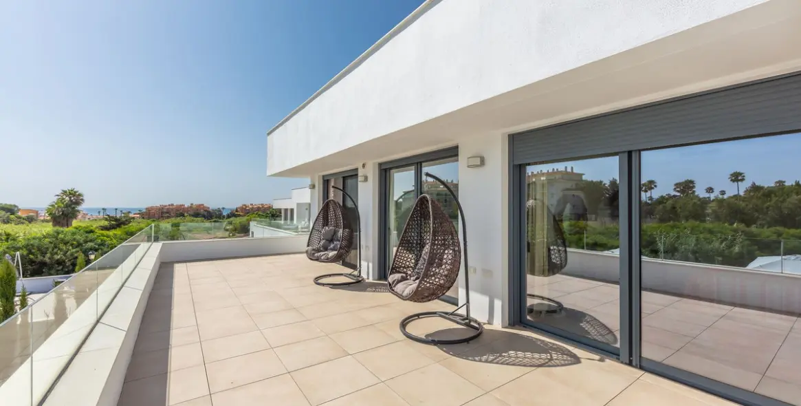 Sale of detached villa in La Duquesa 62