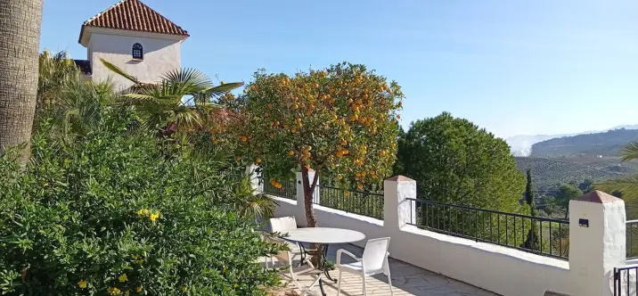 Venta de hotel en Tolox 3