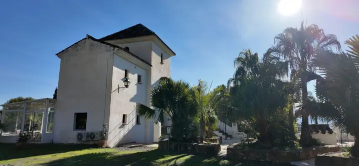 Venta de hotel en Tolox 4