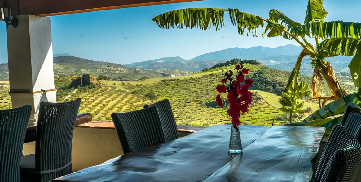 Продажа отеля в Tolox 38