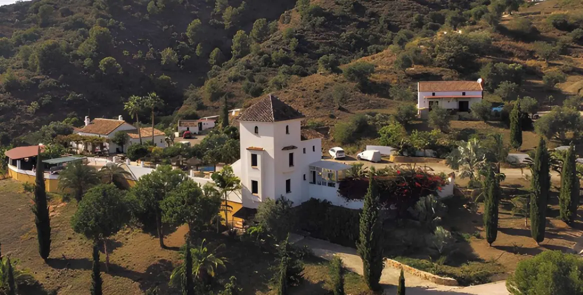 Venta de hotel en Tolox 1
