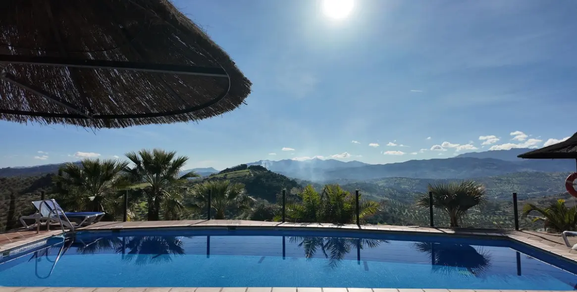 Venta de hotel en Tolox 6