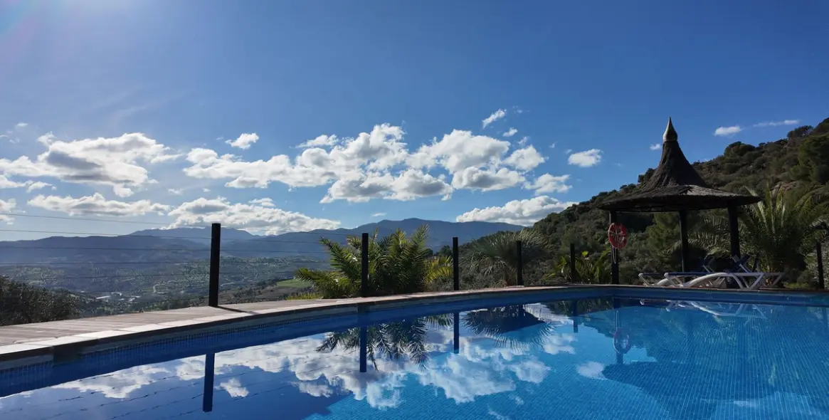 Venta de hotel en Tolox 7