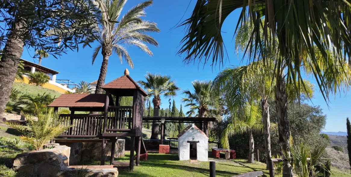 Venta de hotel en Tolox 8