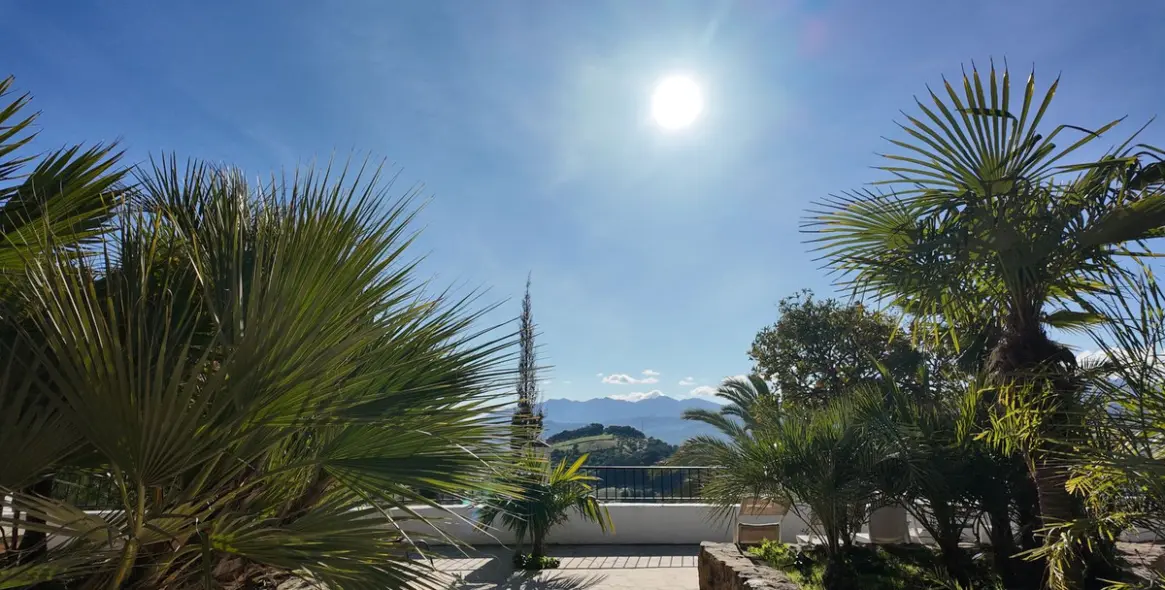 Venta de hotel en Tolox 10