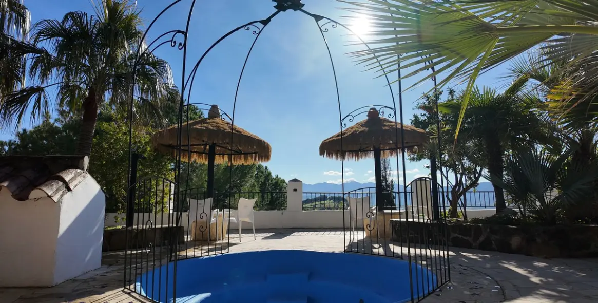 Venta de hotel en Tolox 11