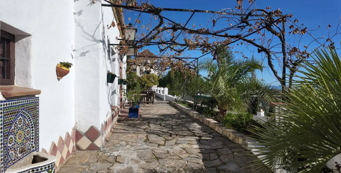 Venta de hotel en Tolox 14