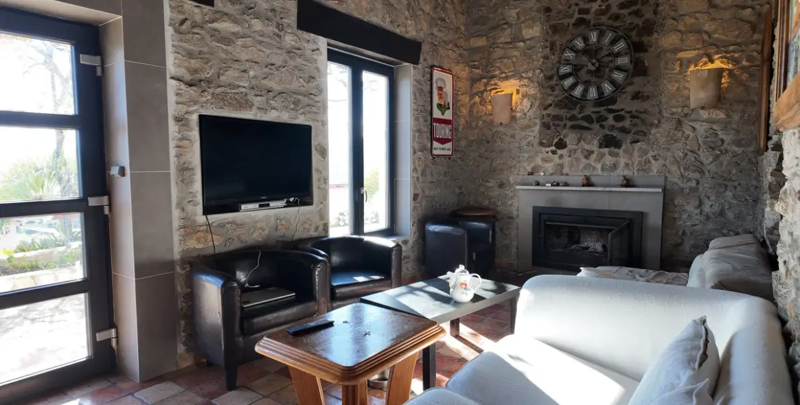 Venta de hotel en Tolox 15