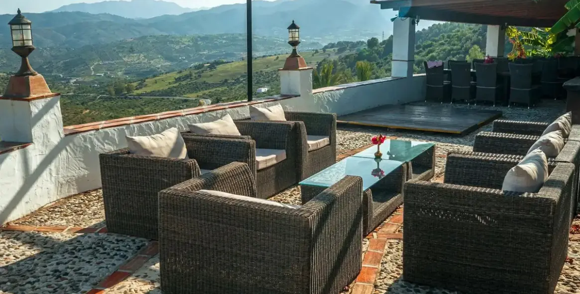 Venta de hotel en Tolox 35