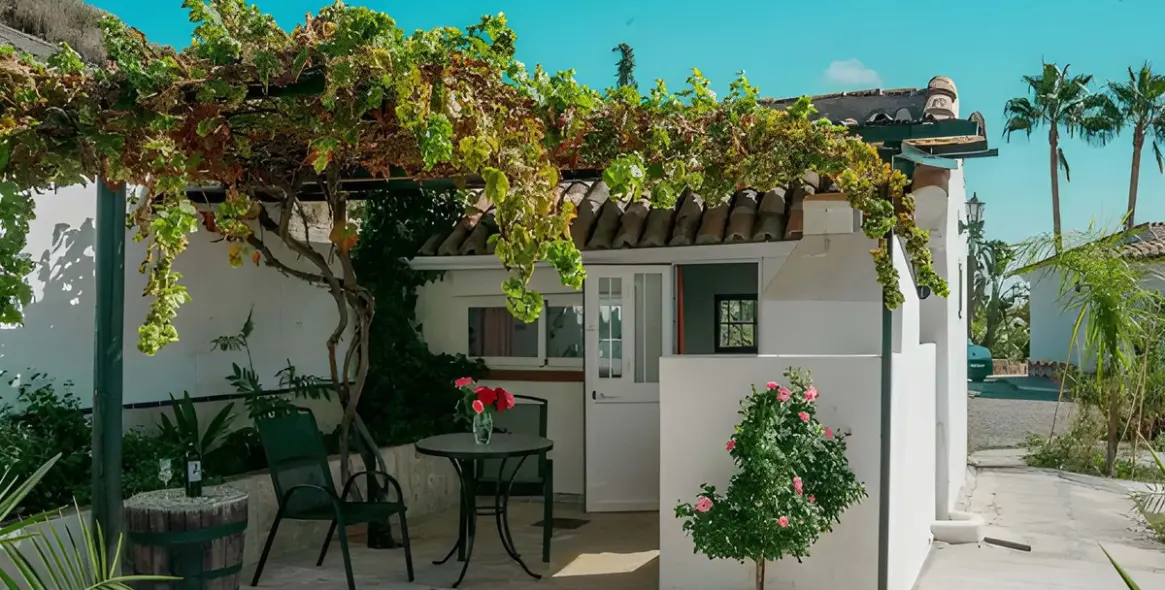 Venta de hotel en Tolox 44