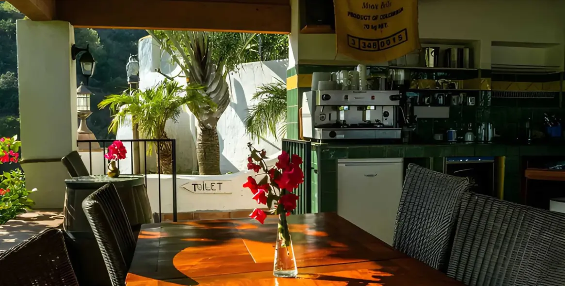 Venta de hotel en Tolox 45