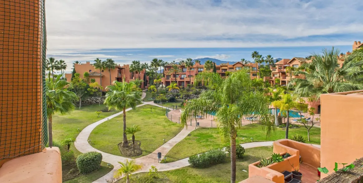 Sale of penthouse in Estepona 1