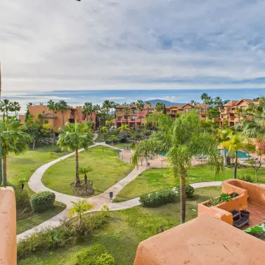 Sale of penthouse in Estepona