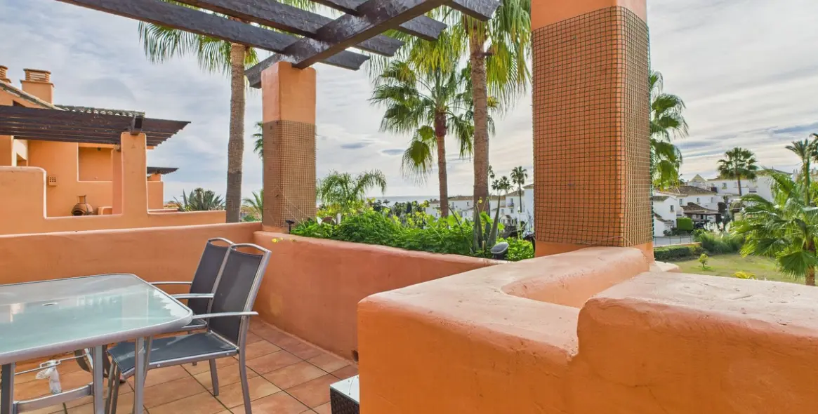Sale of penthouse in Estepona 3