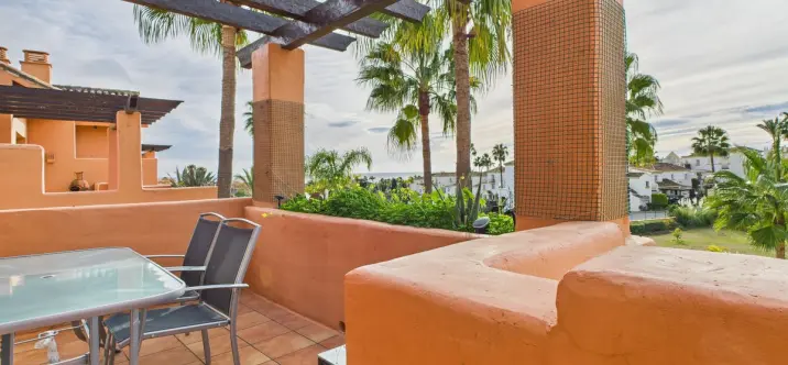 Sale of penthouse in Estepona 2