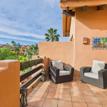 Sale of penthouse in Estepona