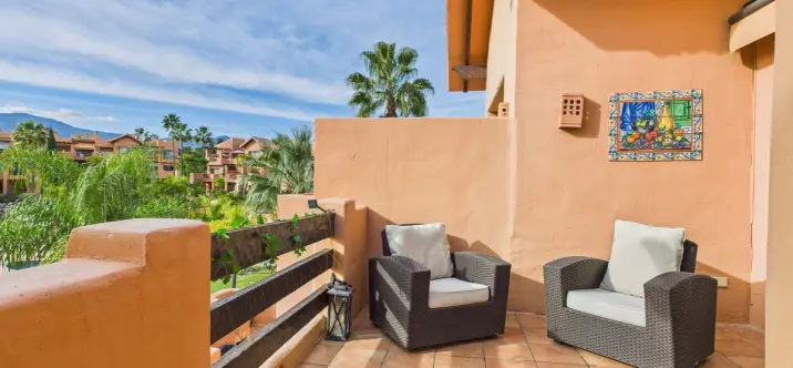 Sale of penthouse in Estepona 4