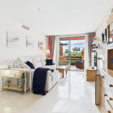 Sale of penthouse in Estepona
