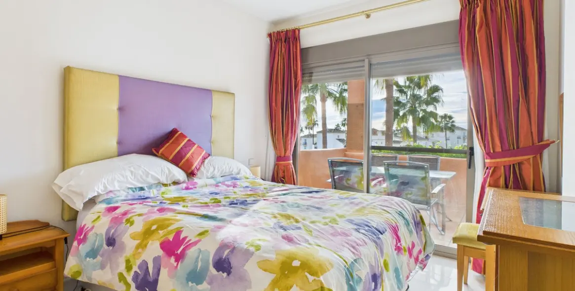 Sale of penthouse in Estepona 10