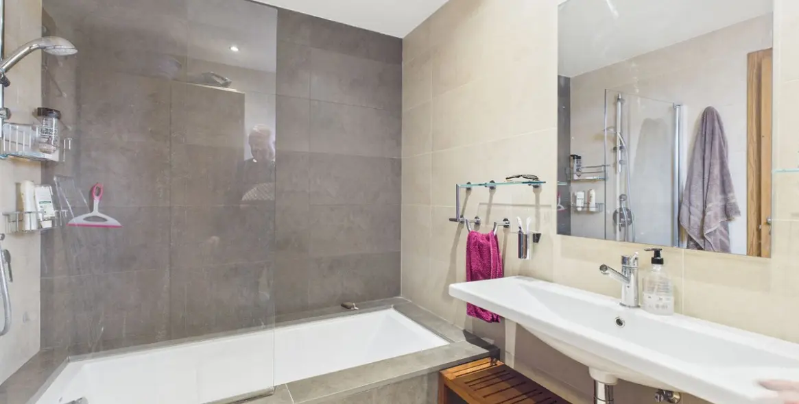 Sale of penthouse in Estepona 12