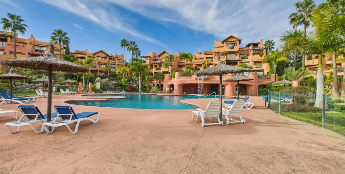 Sale of penthouse in Estepona 17