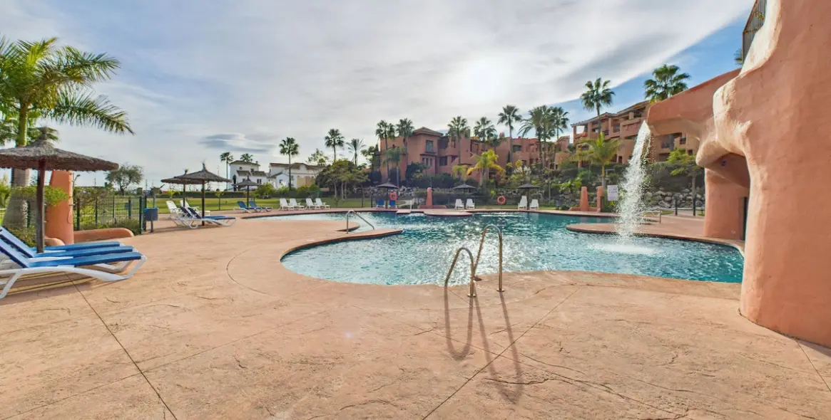 Sale of penthouse in Estepona 18