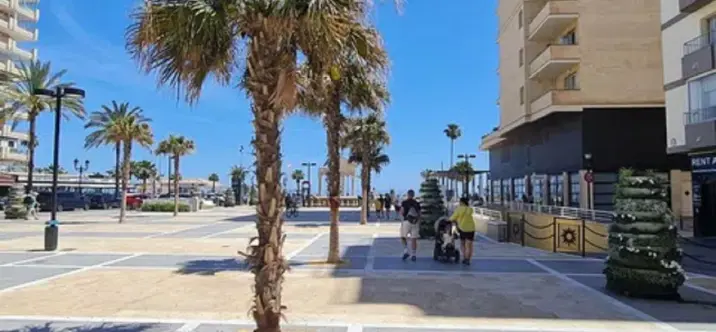 Sale of middle floor apartment in Los Boliches 4