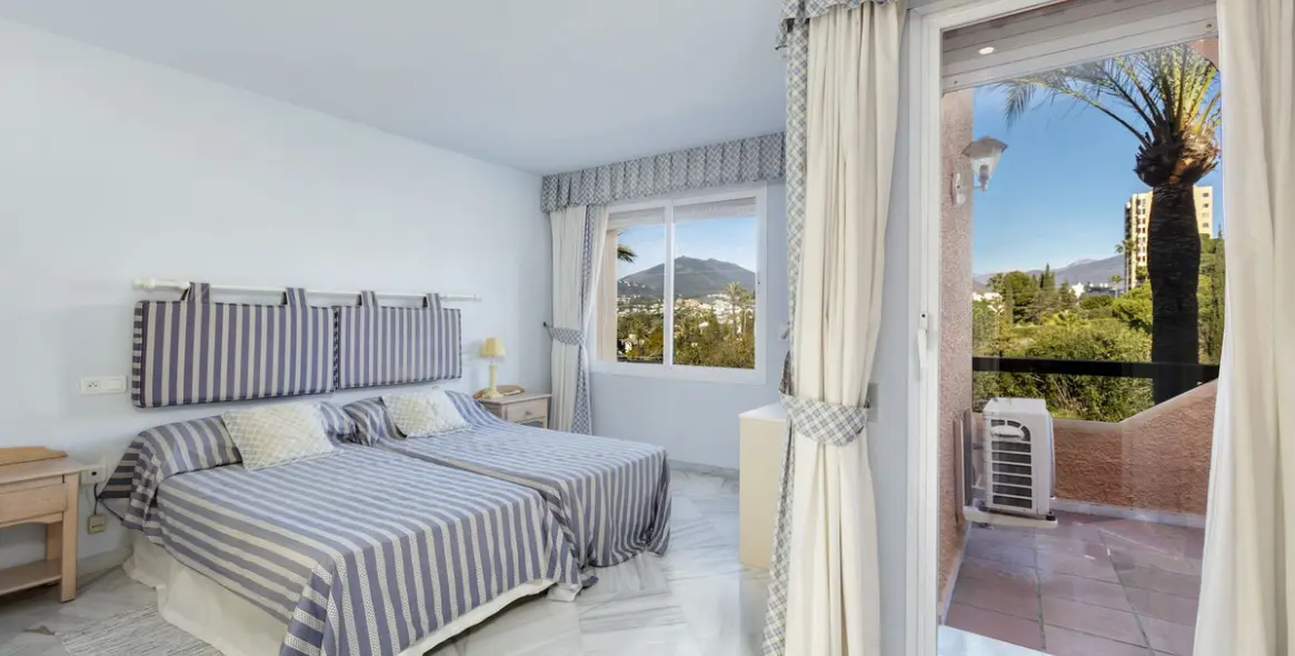 Sale of townhouse in Nueva Andalucía 23