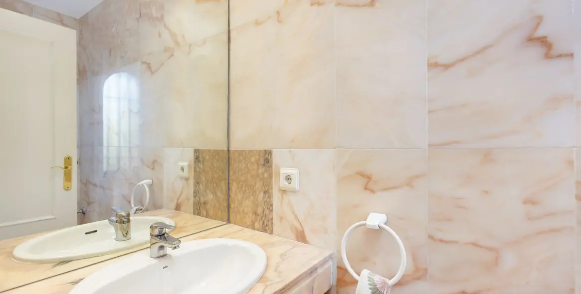 Sale of townhouse in Nueva Andalucía 24