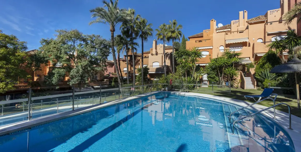 Sale of townhouse in Nueva Andalucía 30