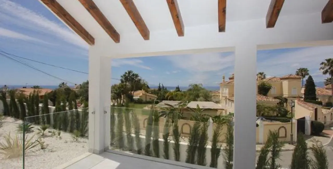 Продажа  отдельно стоящей виллы в El Rosario 1