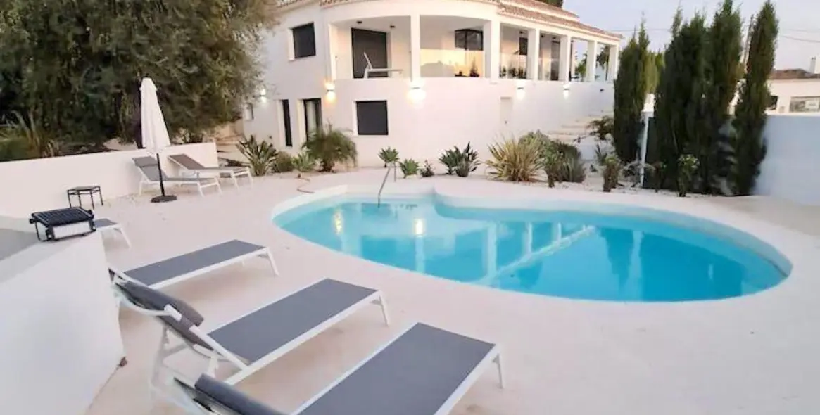 Продажа  отдельно стоящей виллы в El Rosario 2