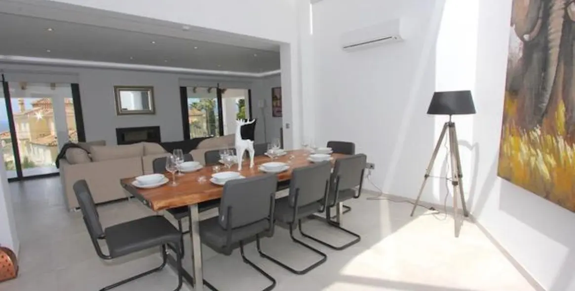 Продажа  отдельно стоящей виллы в El Rosario 4