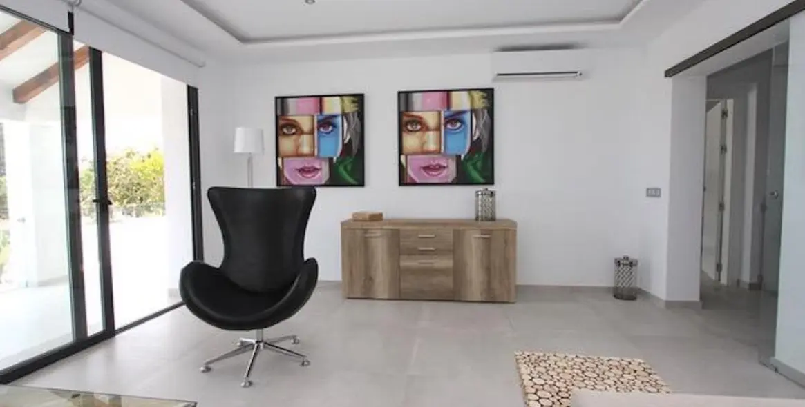 Продажа  отдельно стоящей виллы в El Rosario 13