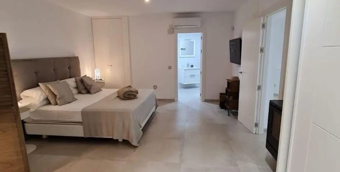 Продажа  отдельно стоящей виллы в El Rosario 19