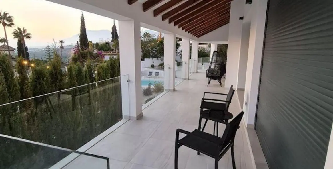 Продажа  отдельно стоящей виллы в El Rosario 25