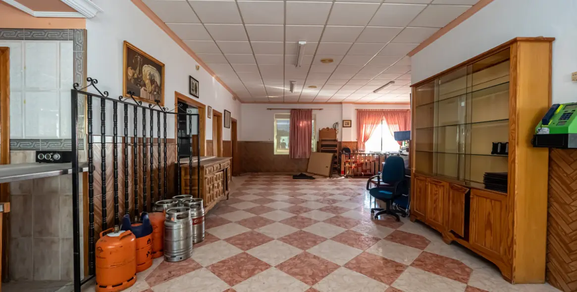 Продажа коммерческого помещения в Alozaina 3