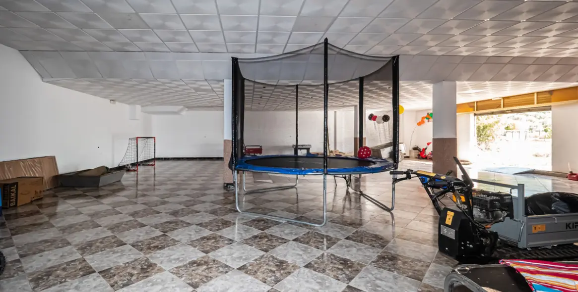 Продажа коммерческого помещения в Alozaina 13