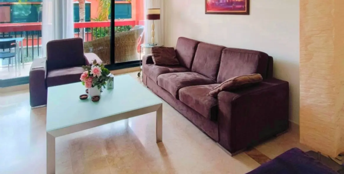 Sale of middle floor apartment in Marbesa 5