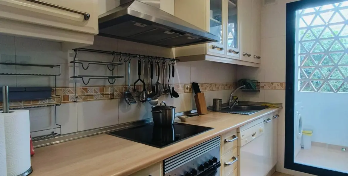 Sale of middle floor apartment in Marbesa 7