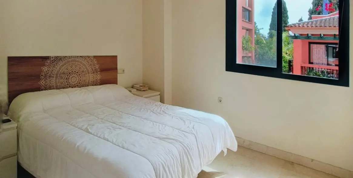 Sale of middle floor apartment in Marbesa 10