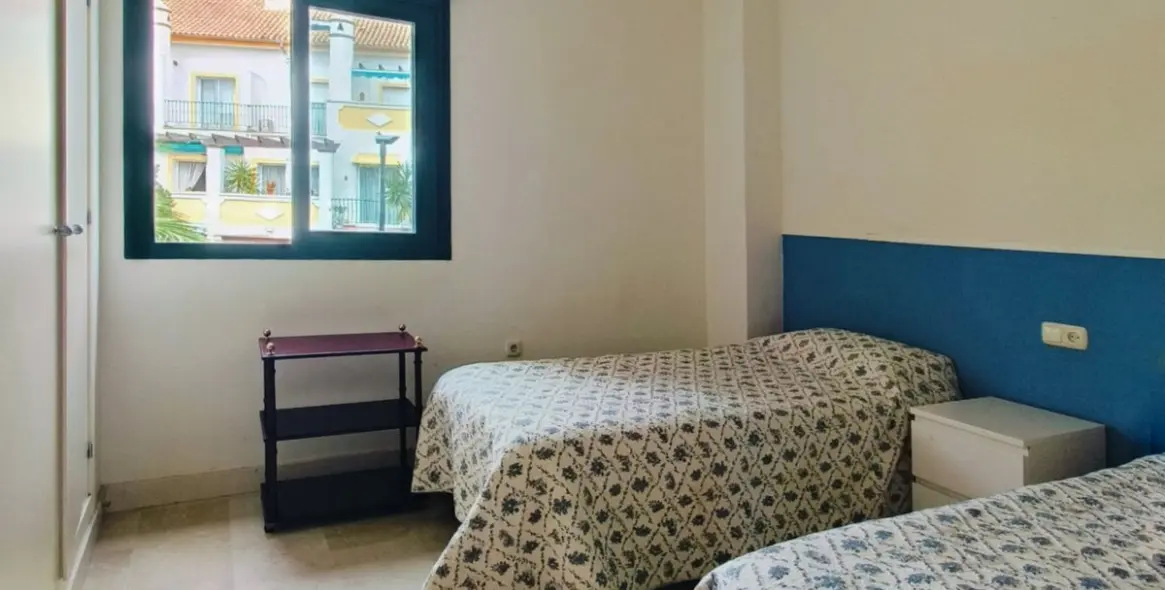 Sale of middle floor apartment in Marbesa 12