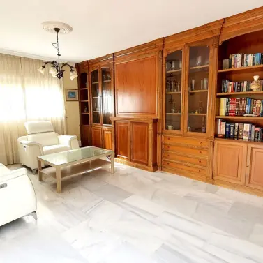 Sale of middle floor apartment in Fuengirola